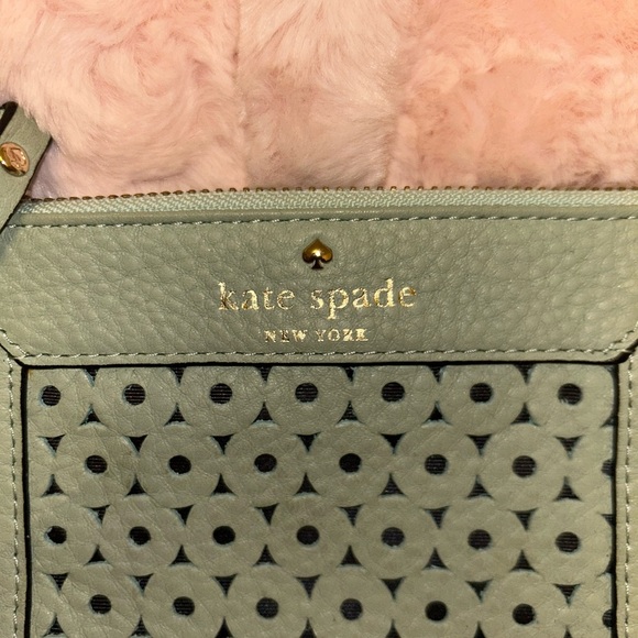 Kate Spade Mercer Isle Bee Perforated Mint Green Leather Wristlet Coin Purse - Picture 4 of 8